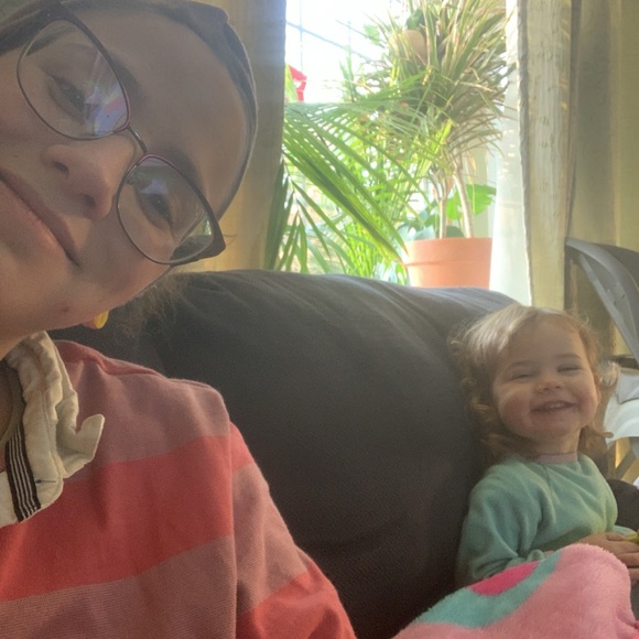 Meet your Posher, Mindy - Picture 2 of 3